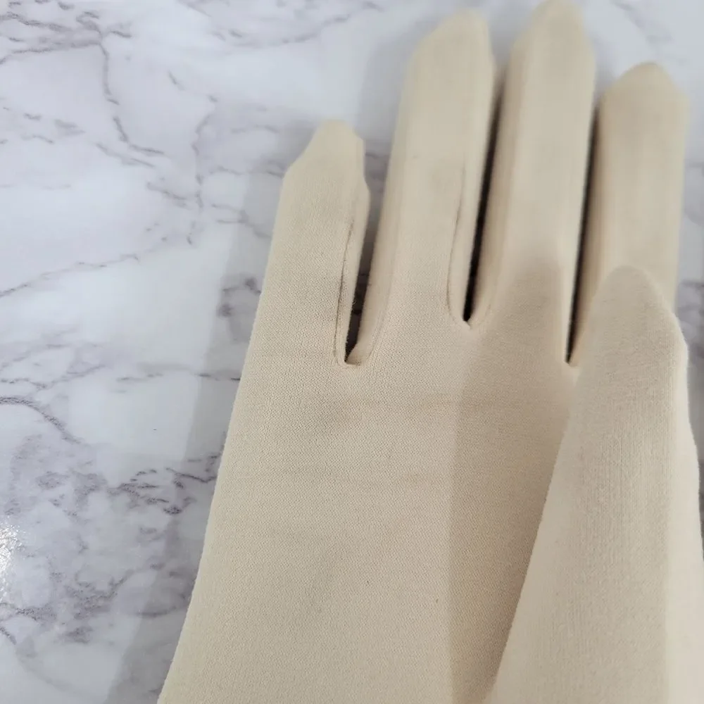 Vintage Ladies Cream Scalloped Eyelet Edge Dress Gloves